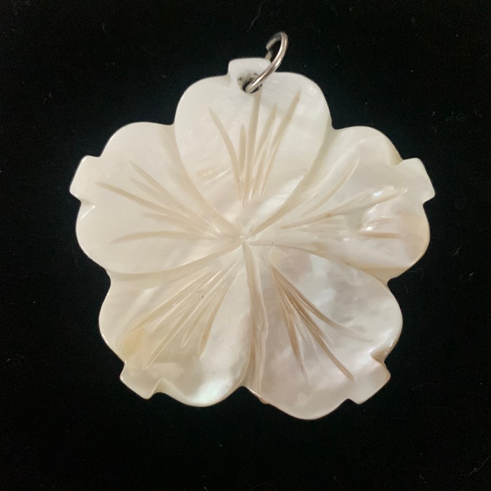 Flower pendant